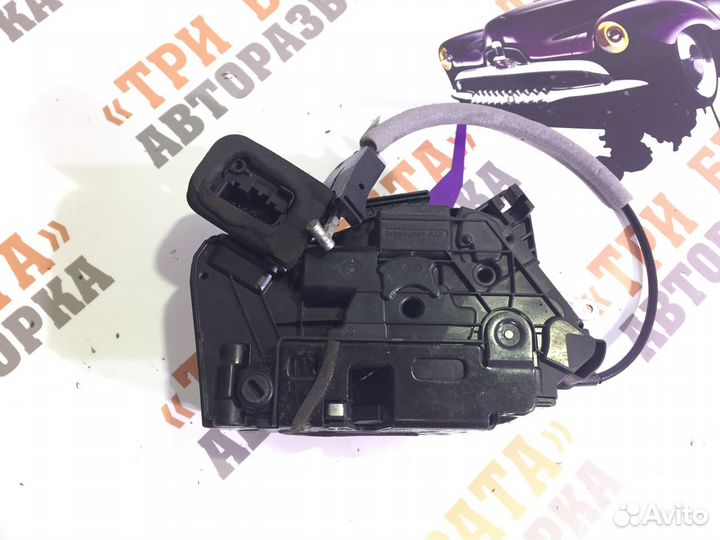 Шкода Октавия Замок задней двери Лев