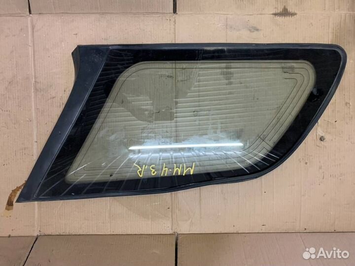 Стекло собачника з/п mitsubishi legnum EA1W