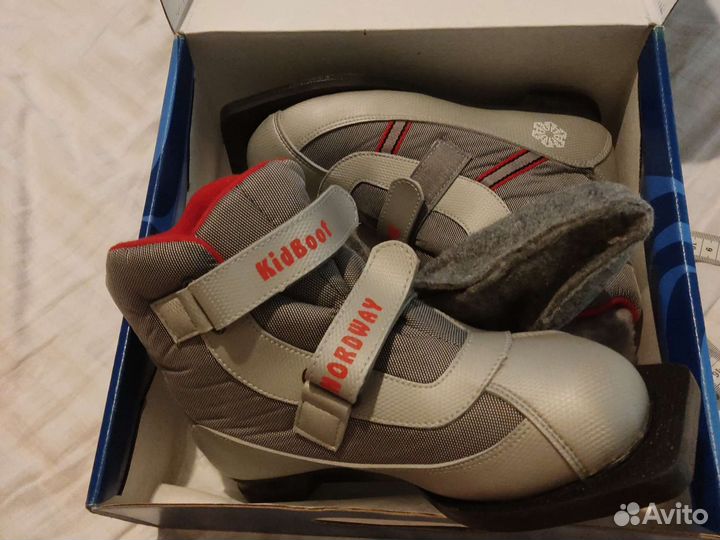 Лыжные ботинки