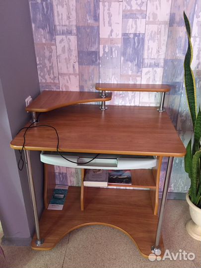 Компьютерный стол