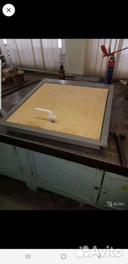 Люк в подвал.напольный люк