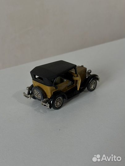 Модель автомобиля 1:43 газ А без коробки