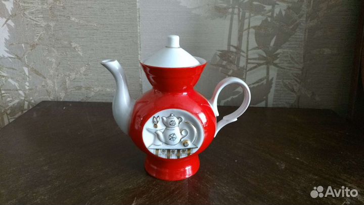 Чайники, сахарницы