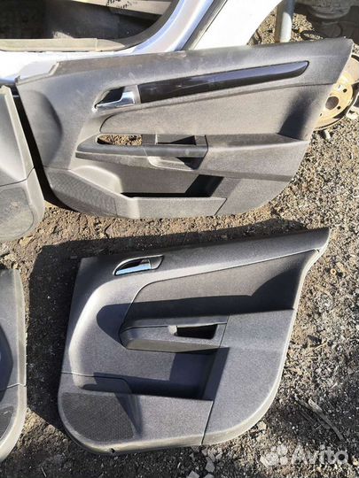 Обшивки дверные Opel Astra H