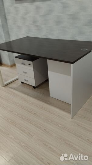 Стол письменный