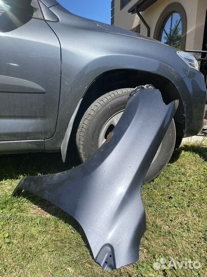 Крыло левое переднее RAV4