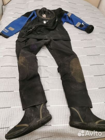 Сухой гидрокостюююм с нательный комбинезоном