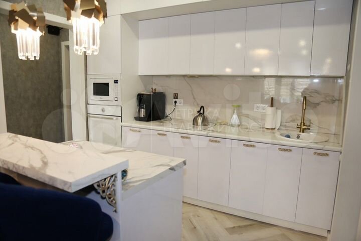 2-к. квартира, 68 м², 8/10 эт.