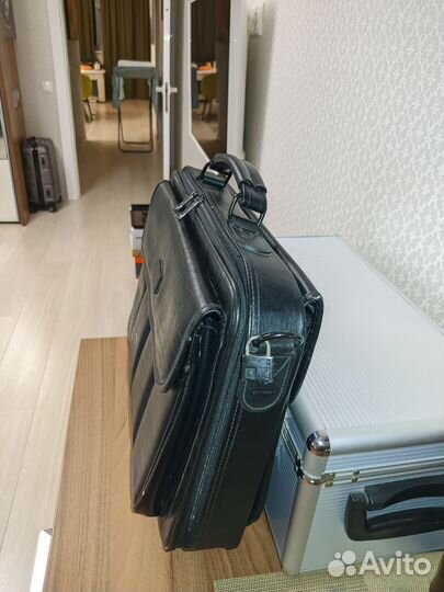 Кожанная сумка для ноутбука 