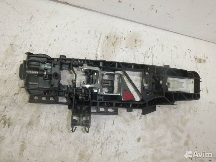 Механизм ручки передней левой двери