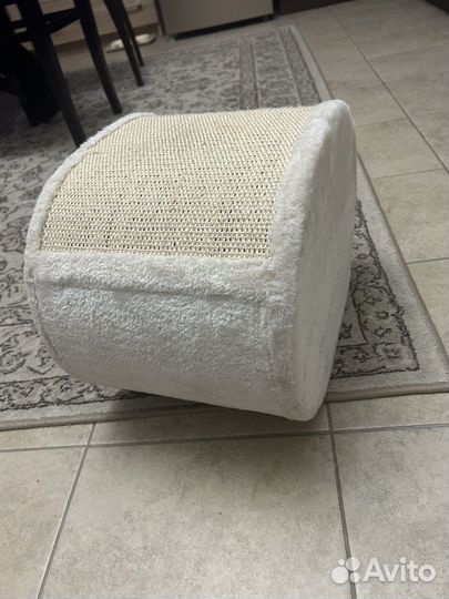 Домик для кота, когтеточка и уютное местечко