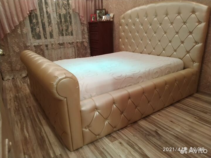 Кровать