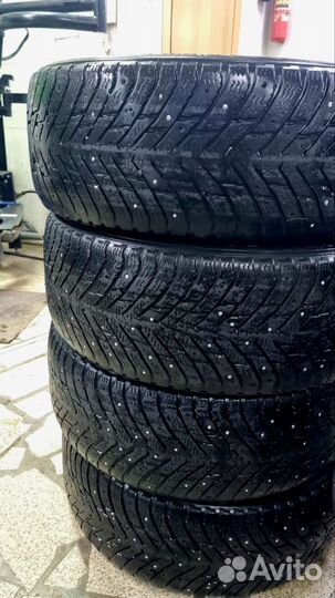 Nokian Tyres Hakkapeliitta 8 215/55 R17 98