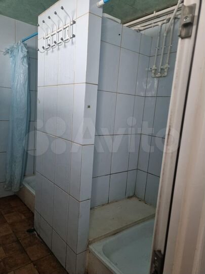 Машиноместо, > 30 м²