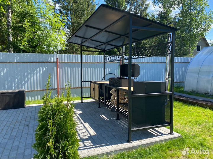 Беседка с зоной барбекю