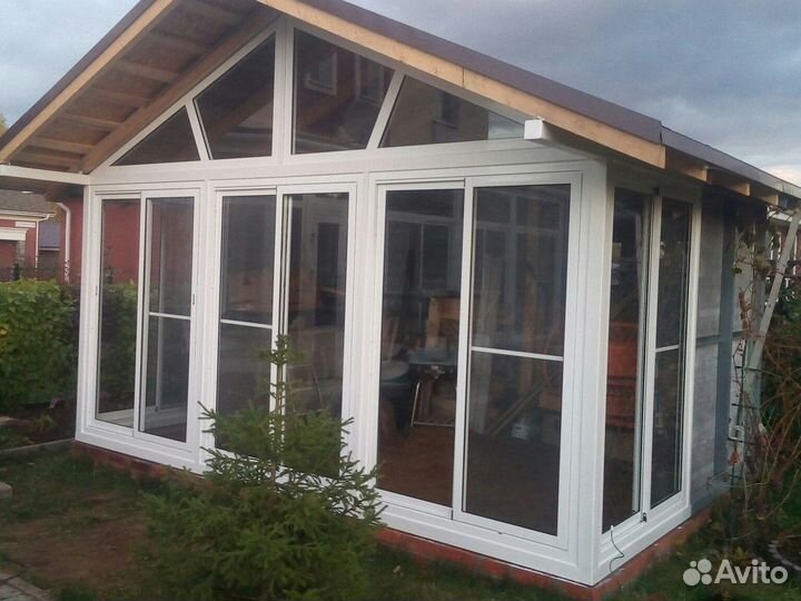 Окна витражные нестандартные треугольные