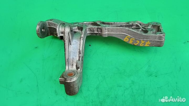 Кронштейн переднего рычага для Skoda Octavia А5