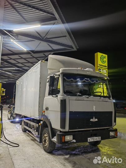 Водитель с личным грузовым авто