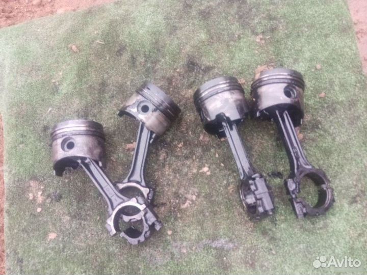 Поршень с шатуном Mitsubishi Space Wagon 2 1992