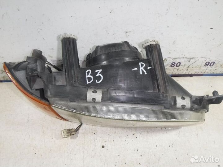 Фара правая VW Passat B3