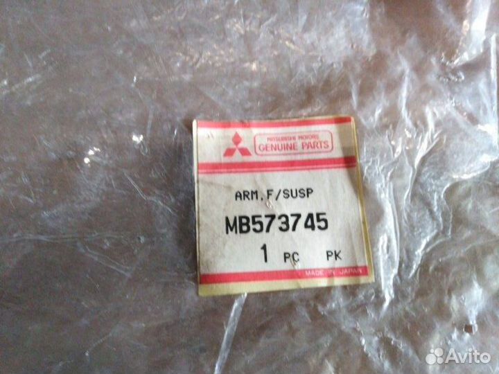 Кронштейн торсиона задний правый Mitsubishi Pajero