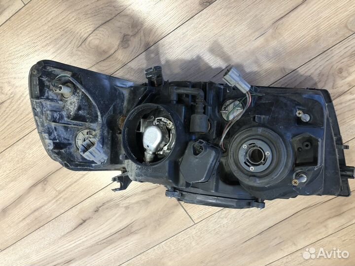 Фара левая nissan bassara