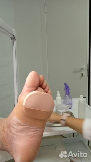 Подолог, мастер педикюра