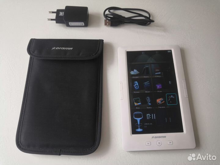 Электронная книга Digma A700