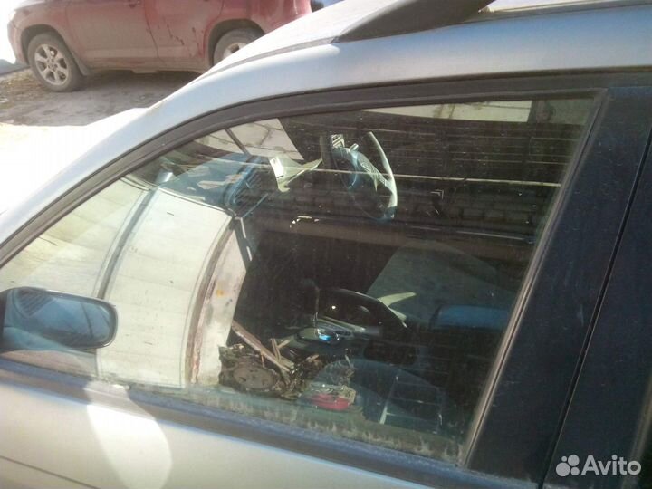 Стекла дверей Nissan Avenir Salut