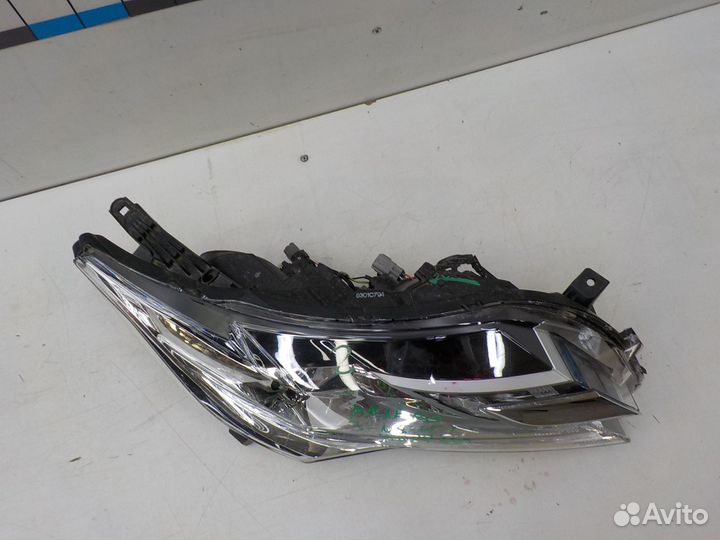 Фара правая Mitsubishi Pajero Sport