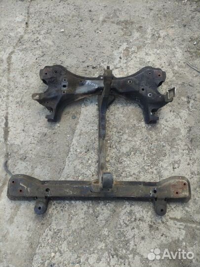 Подрамник передний Chrysler Cirrus Lxi седан 2.5L