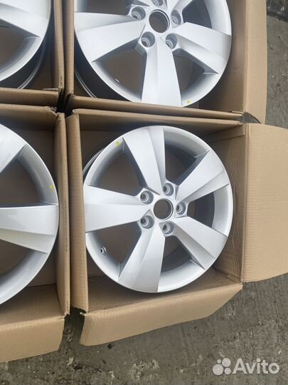 Диски новые оригинал Skoda Octavia A7 R16