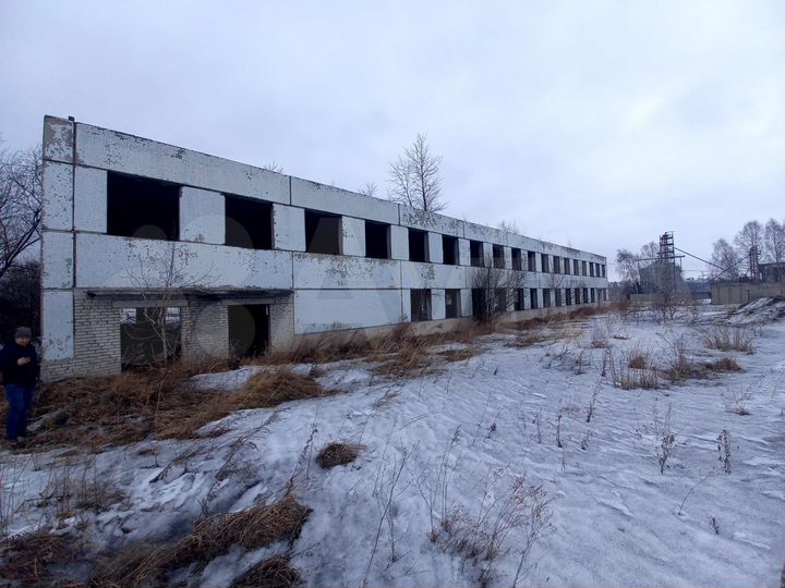 Здание, 2000 м²