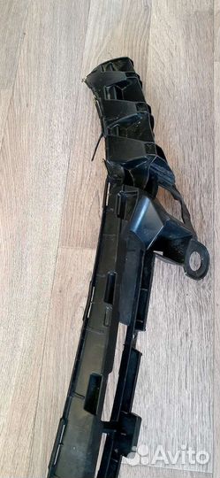 Кронштейн переднего бампера Mercedes E-class 213