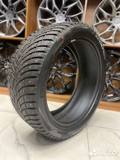 Pirelli Ice Zero 2 285/40 R22 110H
