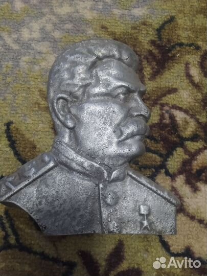 Барельеф Сталина