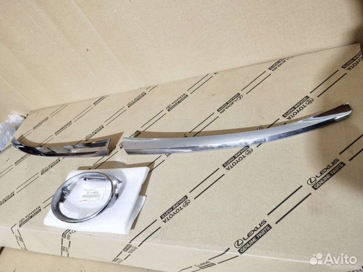 Хром решетки радиатора Toyota Camry 55