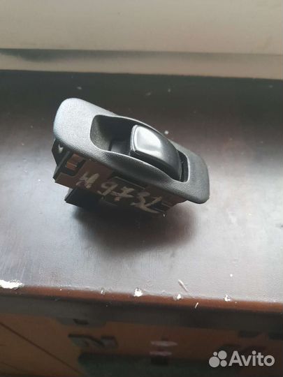 Кнопки обогрева заднего стекла и стекдоподьемника