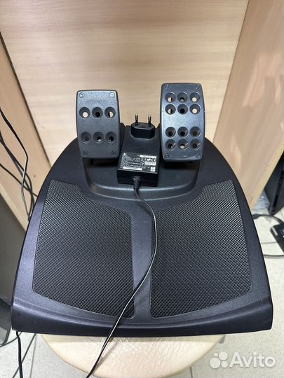 Игровой руль logitech momo racing