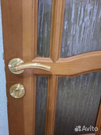 Двери межкомнатные из массива