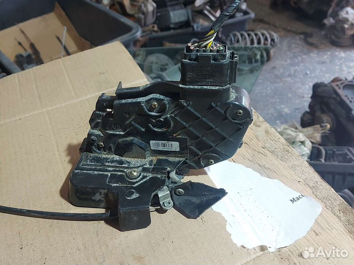 Замок двери передней правой Ford Focus 2 05-11 г