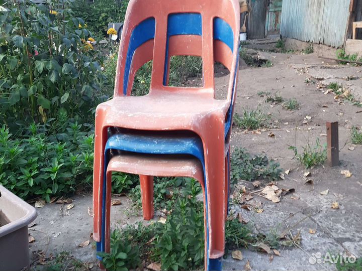 Стул пластиковый