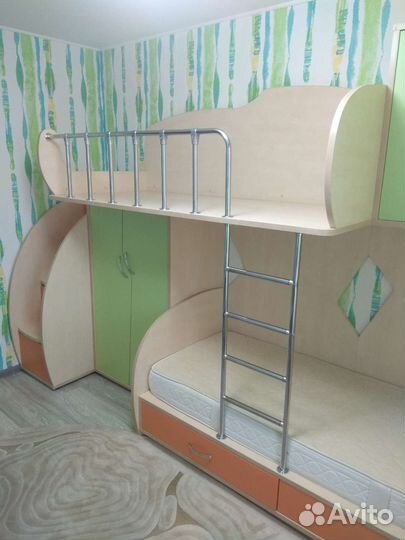 Двухъярусная кровать