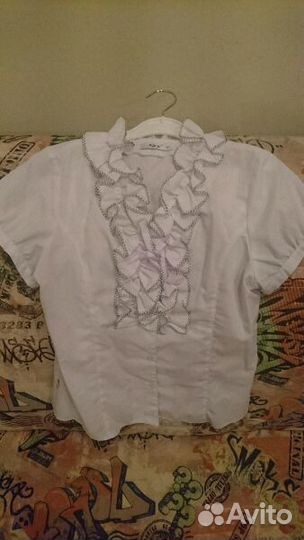 Продам блузку школьную белую для девочки, размер 1