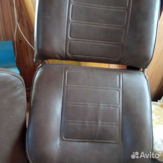 Продам передние сиденья Ваз-2101