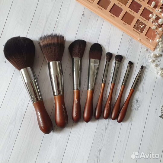 Кисти разные