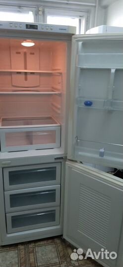 Холодильник Samsung