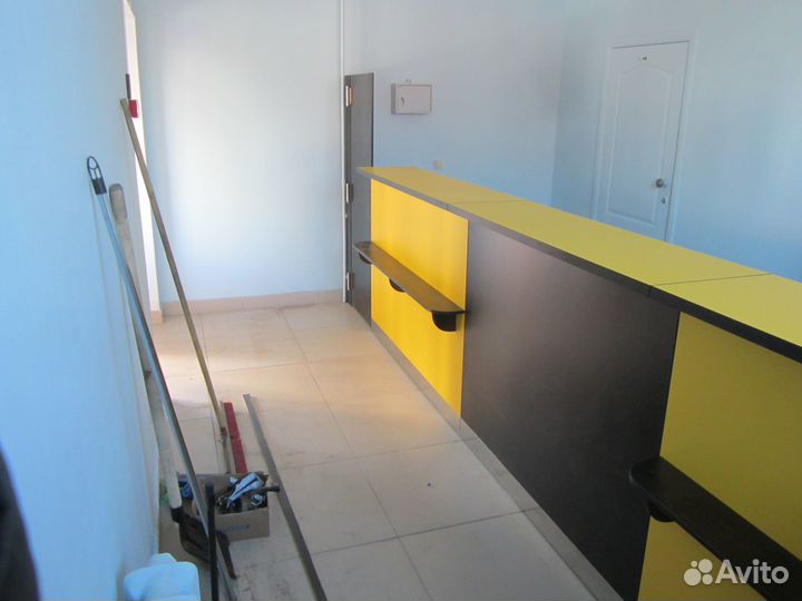 Стол с рольставнями