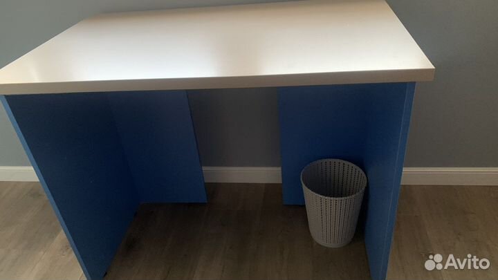 Детский письменный стол Infinity