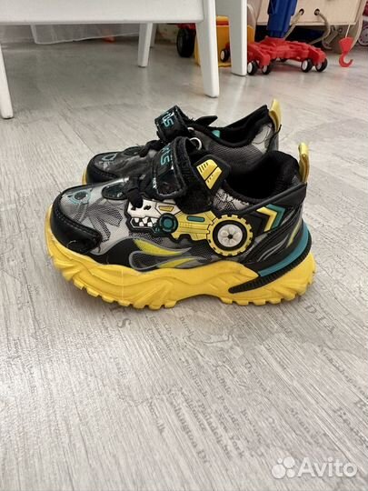 Кроссовки 22